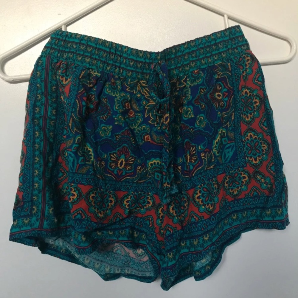 FLOWY SHORTS
